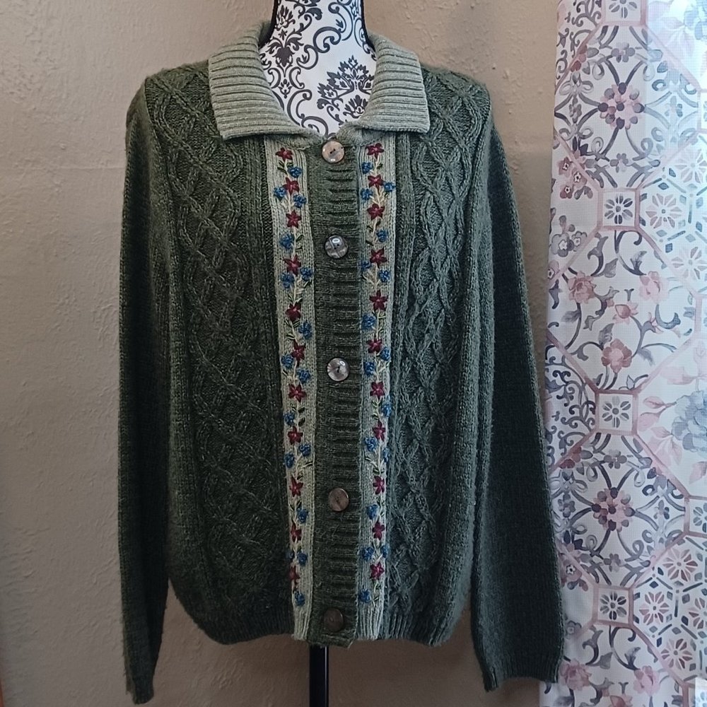** LAST CHANCE SALE** Fashion Bug, Vintage button sweater, Women's Large